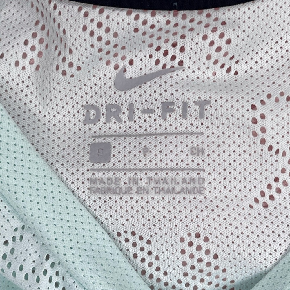 NIKE top - Picture 4 of 4